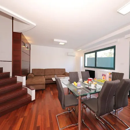 Charming In Dalmatia With Sea View Apartament Seline